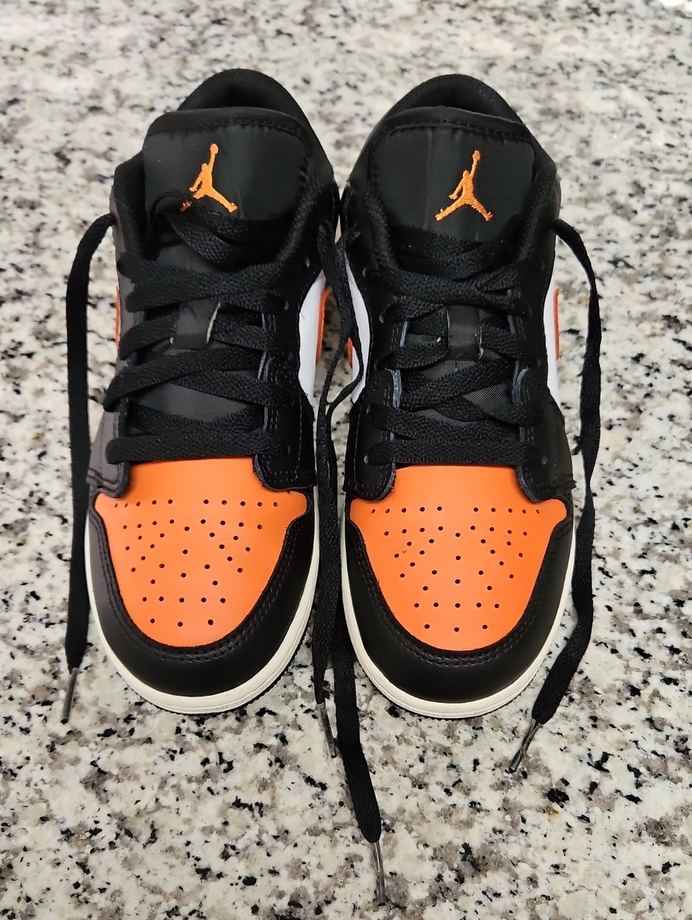 NIKE AIR JORDAN LOW, BOYS 4Y
